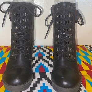 Black Guess combat boots. Size 7.5 women’s.